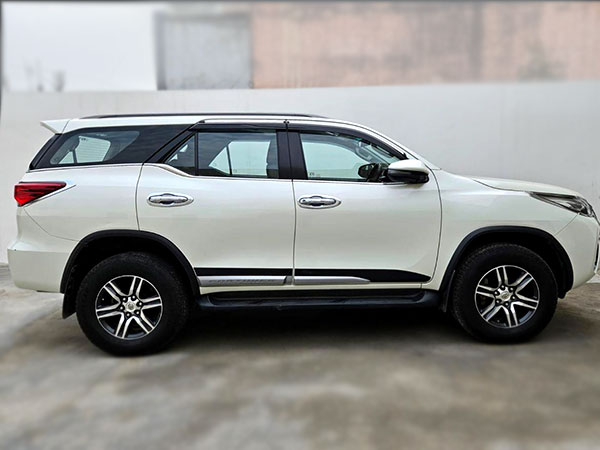 Hire-Fortuner-Car-01