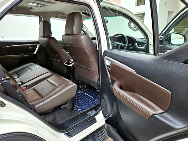 Hire-Fortuner-Car-04